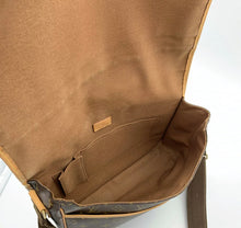 Messenger Bag (Louis Vuitton) - PriDesign